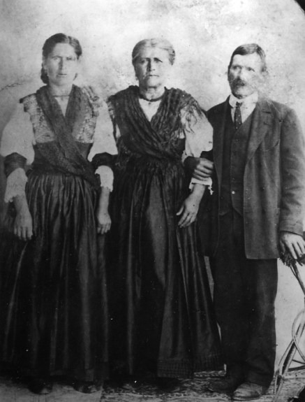 17. Maternal Great gradparents, Carmine & Maria (Leone) Salvucci, and daughter Anna