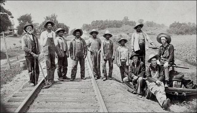 6. Mexican immigrant railroad workersoborder
