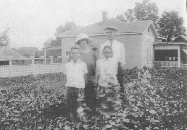 1ja. The Konigsmarks (Henry Sr. and Alma Reed) and their sonsHenry, Jr. &amp; Reed)