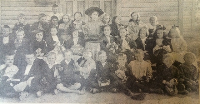 7. Mazie Whitfield and 2nd grade class 1908