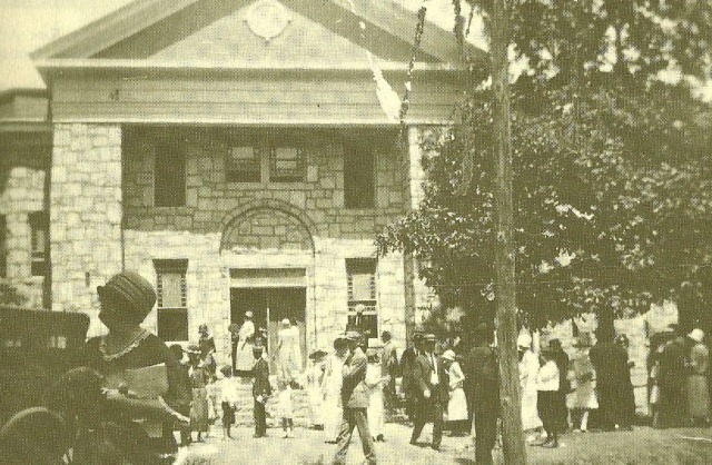7. Parishioners entering First Baptist Church, 1924 copy
