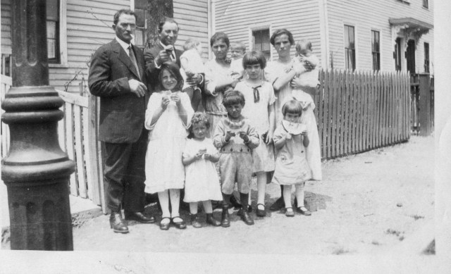 Italian immigrants on Snow Street, 1925 1